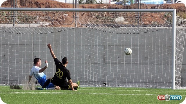פתיחה מהירה. אפנג'ר מציל מהקו (צילום: לירן דורף)