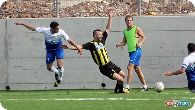 צהוב לא מוצדק. לניב מוכשל בבירור (צילום: לירן דורף)