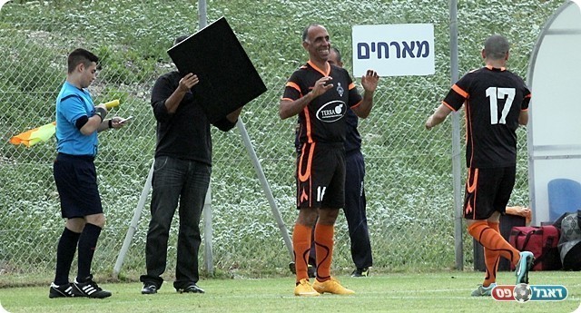 עולל צעיר, לימורי עולה לכר הדשא