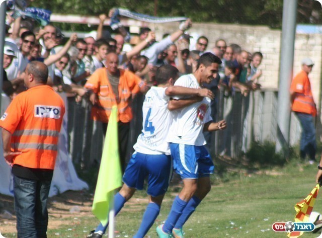 בוזגלו כובש את השני