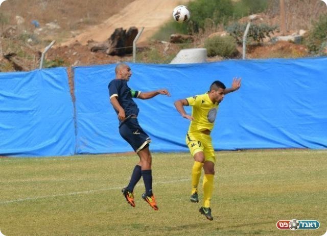 בודד בחוד. מולאי (בצהוב) ושי גבאי (צילום: ולדי מויסייב)