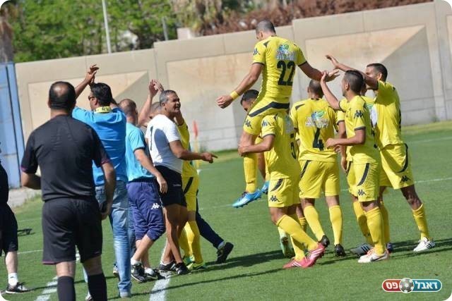 יחד עם הספסל (ולדי מויסייב)