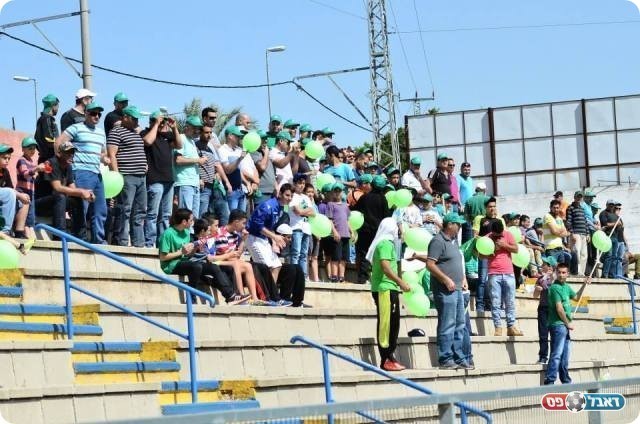 בחלוקה כמעט שווה. אוהדי מכבי (ארנון לוי)