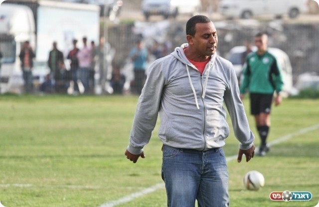 שיקו טוב יותר. אלעתאיקה עצבני לאחר החמצה (צילום: אנס אבודעבס)