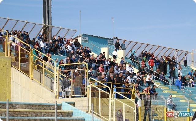 ליוו את קבוצתם. אוהדי רהט (צילום: אנס אבודעבס)