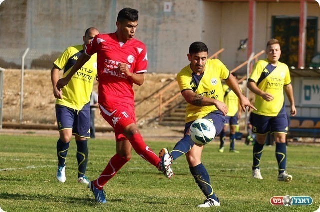 מצאו רק את עמודי השער. סוויסה ואלעוברה (צילום: אנס אבודעבס)