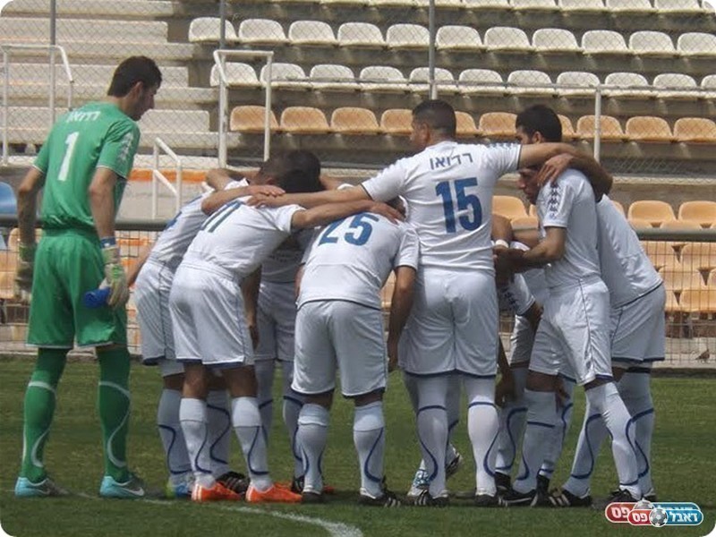 יכולים להבטיח עלייה. שחקני בית"ר כפר כנא (מיכה פישנזון)