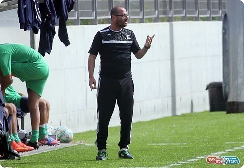 הקבוצה שלו חזק בצמרת. מאמן כפר קאסם, אילן אטלי (לירן דורף)