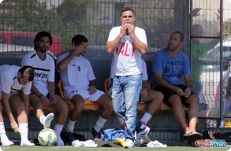 מארח את בקעת הירדן. מאמן אור יהודה, גילי ג'נח (לירן דורף)