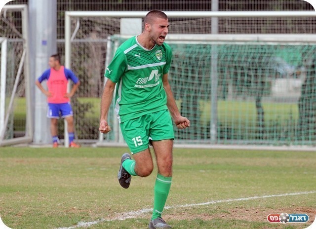 חוגג את השער (צילום: לירן דורף)