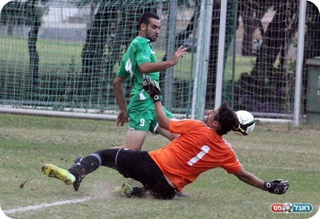 הזדמנות ענקית לגדנ"ע. גולרשן עוצר שוב את אבוחסרה (צילום: לירן דורף)