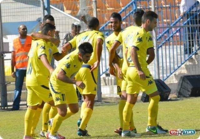 מצדיקים את הכינוי. שחקני קריית גת חוגגים היום (צילום: ולדי מויסייב)