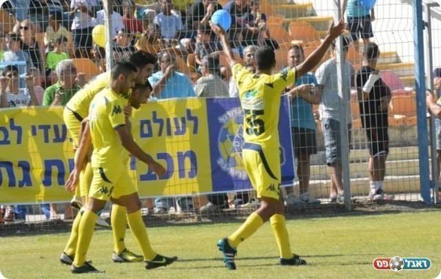 קריית גת לחצה מהפתיחה. חוגגים את אחד השערים (צילום: ולדי מויסייב)