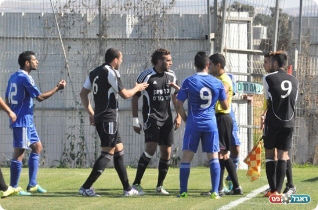 והויכוחים שלא עזרו (חאדר אניס)