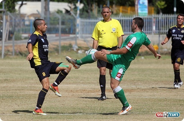 מלכה ובן עמוס במאבק (לירן דורף)