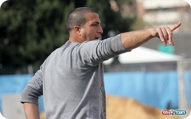 חילוף של המשחק (כמעט). מיכאלוב (צילום: לירן דורף)