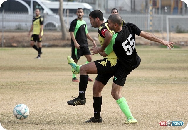 חלוקת נקודות צודקת. כאן בן עמוס עוצר את ג'רבי (צילום: לירן דורף)