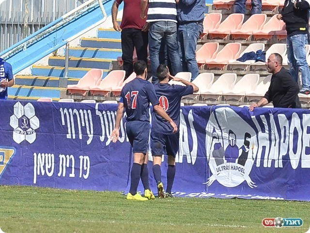 בוארון מודה לקהל (ארנון לוי)