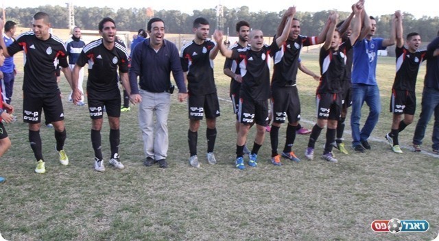 שחקני אולגה חוגגים בסיום