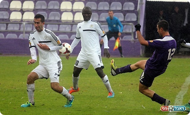 פרל מפגיז את חנוכה (לירן דורף)