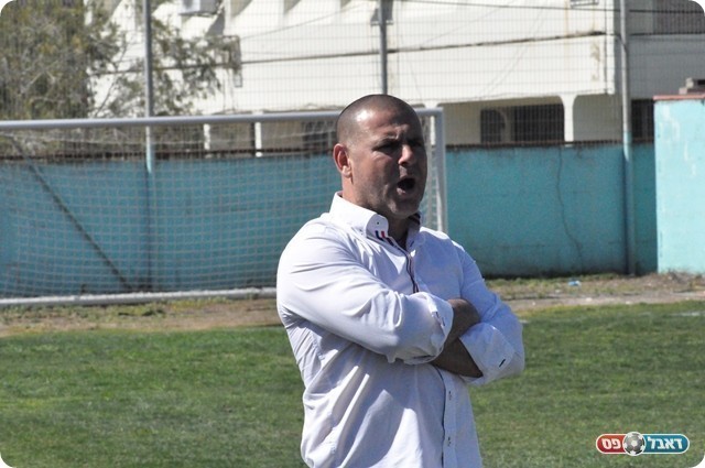 מאמן חדש על הקווים. ויינשטיין (צילום: חאדר אניס)