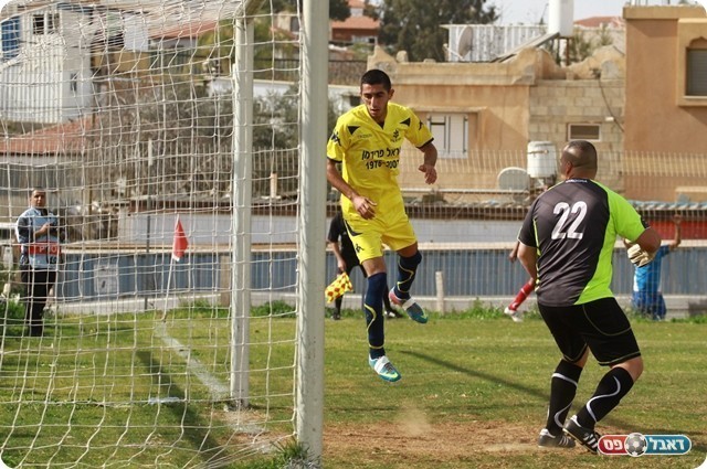 שער העונה. ג'ורנו נכנע לכדור של אלעתאיקה (צילום: אנס אבודעבס)