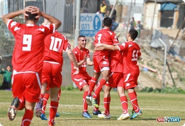 שחוגג עם החברים  (צילום: אנס אבודעבס)