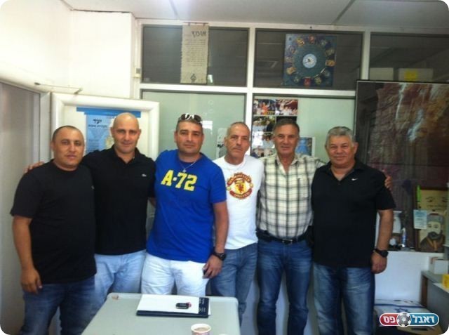 מכיר את העבר של הקבוצה. אחרי החתימה הסופית 