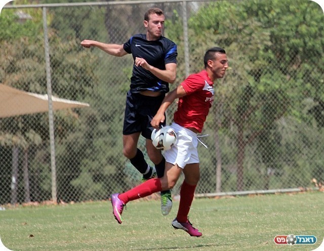 גלש לא טוב לכדור. מסרי וסהר (צילום: לירן דורף)