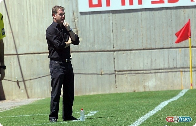 קשטן, הגיע בתלבושת שחורה, משחקו הראשון והאחרון בהרצליה?