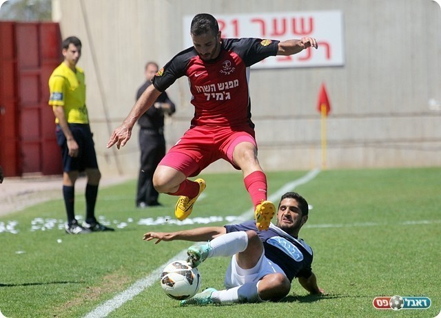 אלישע מתקל את סבג (לירן דורף)