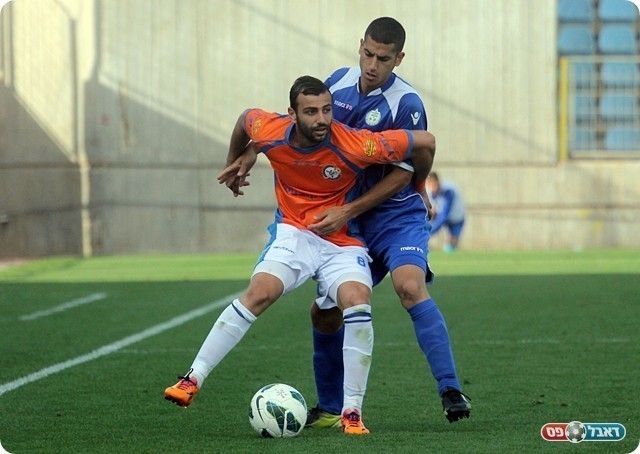 רז נצמד לאזולאי (לירן דורף)