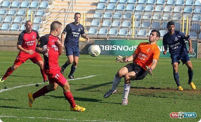 סבג מחמיץ מול דאהר (לירן דורף)