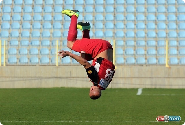 וחוגג בסלטה (לירן דורף)