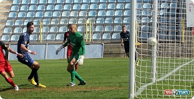 אמזלג כובש את הראשון (לירן דורף)