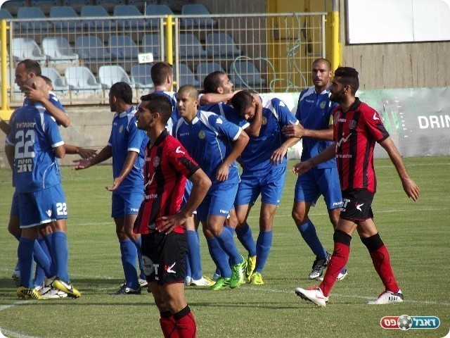 לחזור למקום השני. שחקני הרצליה (צילום: אייל אורן)