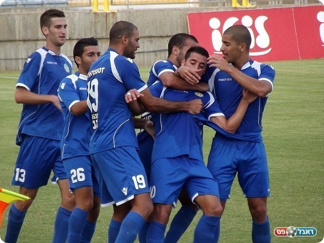 ניצחון יקרב את ההישארות. שחקני הרצליה (אייל אורן)