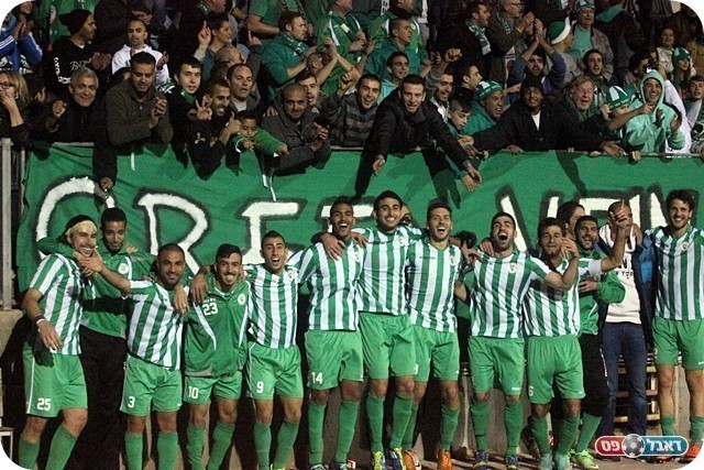 השחקנים והאוהדים חוגגים, ישוחזר בתום העונה? (צילום:לירן דורף)