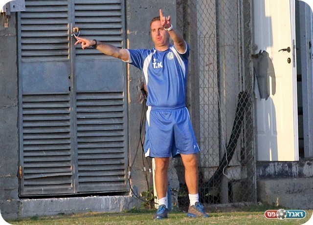 המקומיים שטפו את המגרש. קשטן (צילום: לירן דורף)