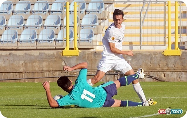 ממן נוגע בידו, פנדל ברור (צילום: לירן דורף)