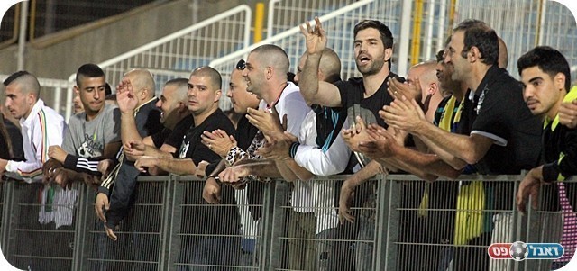 והאוהדים (צילום: לירן דורף)