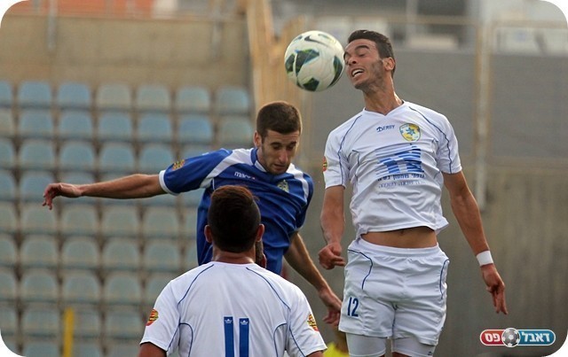 הרצליה הפקירה את ההגנה. אדרי ומונד (צילום: לירן דורף)