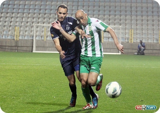 פנדל שלא היה. ראובן ונביל נאסראלדין (צילום: לירן דורף)