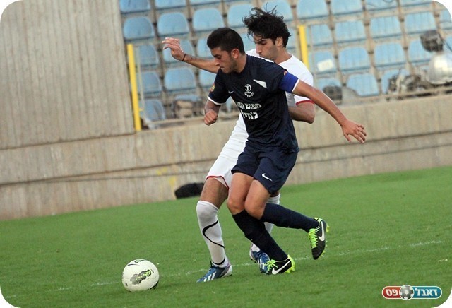 צירוף שיניב פירות בהמשך. בדש (בלבן) ואטון (צילום: לירן דורף)