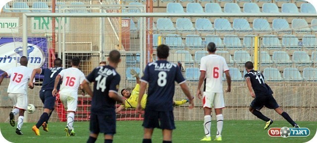 פנדל מפוקפק. כהן כובש (צילום: לירן דורף)