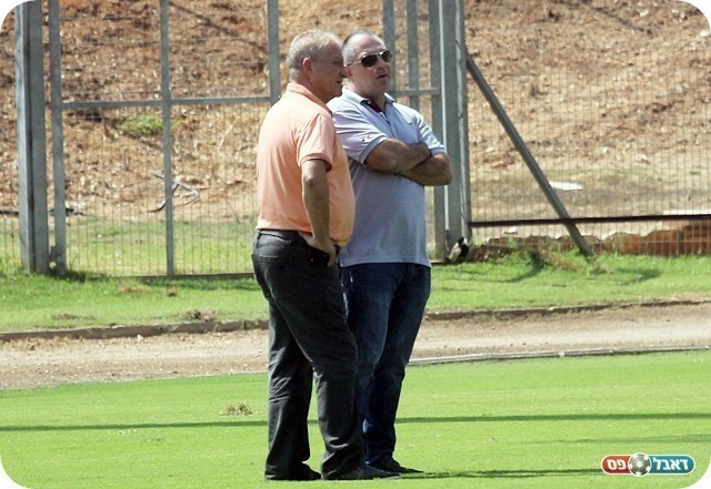 תחת שרב כבד. מאיר כהן ושייע (צילום: לירן דורף)