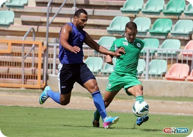 מפגש האקסים של כפר יונה. לוי מול גניש (צילום: לירן דורף)