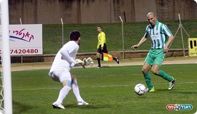 ניסים כובש את הראשון (צילום: לירן דורף)