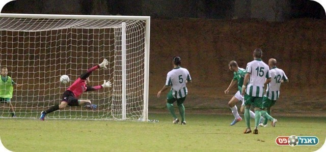 שער אופייני. ניסים כובש (צילום: לירן דורף)