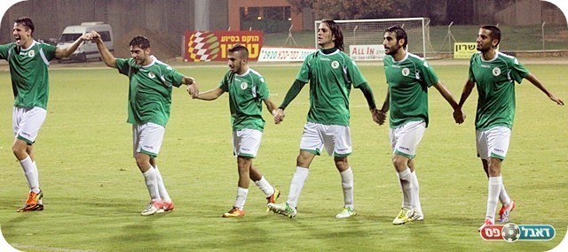 ולמרות הכל ניצחון. שחקני כפ"ס חוגגים (צילום: לירן דורף)